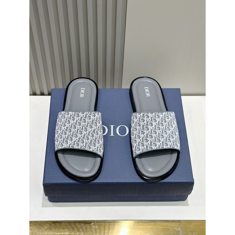 ch**an D*or slippers
